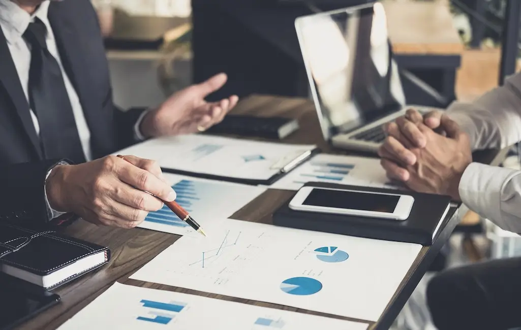 Building Wealth Safely in UK Real Estate: The Case for an Advisor